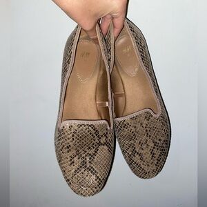 Snakeskin flats